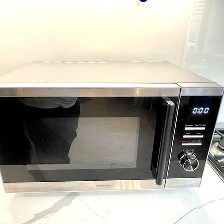 Modern Chelsea Flat, 3Bd 2Bath, With Parking Appartement Londen Buitenkant foto