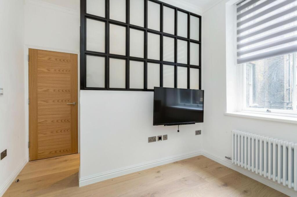 Modern Chelsea Flat, 3Bd 2Bath, With Parking Appartement Londen Buitenkant foto